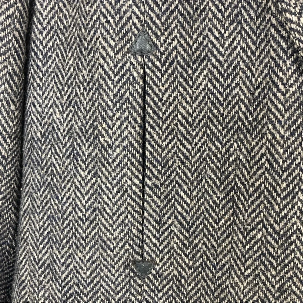 VINTAGE grey herringbone sports jacket leather elbow patches single breasted 44